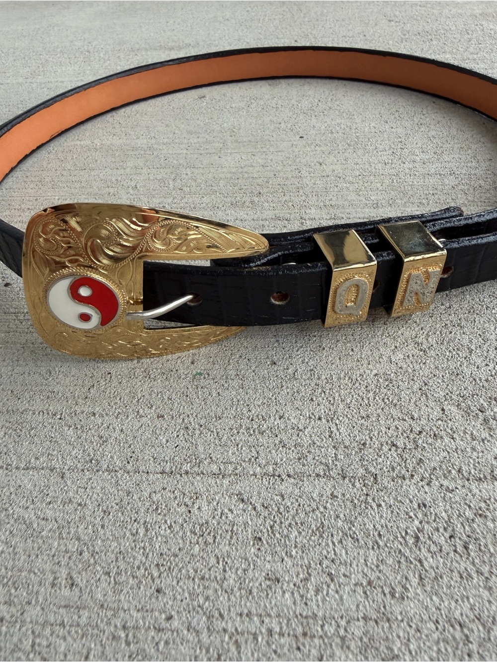 R. Dowell Handmade Leather Belt 2011 – Artisan Western Yin Yang Buckle – 37"